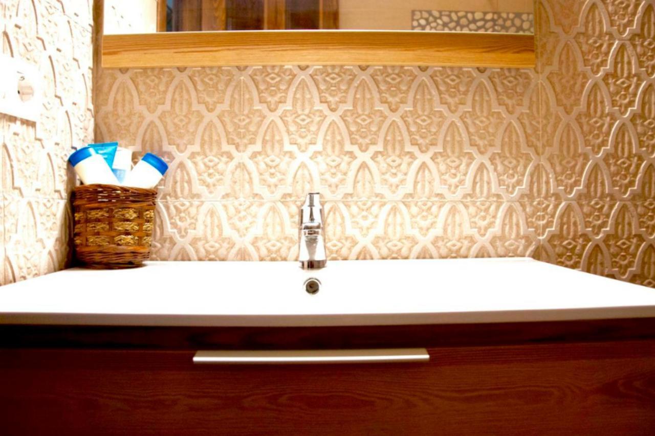 Puerta Real Apartamentos Севиля Екстериор снимка