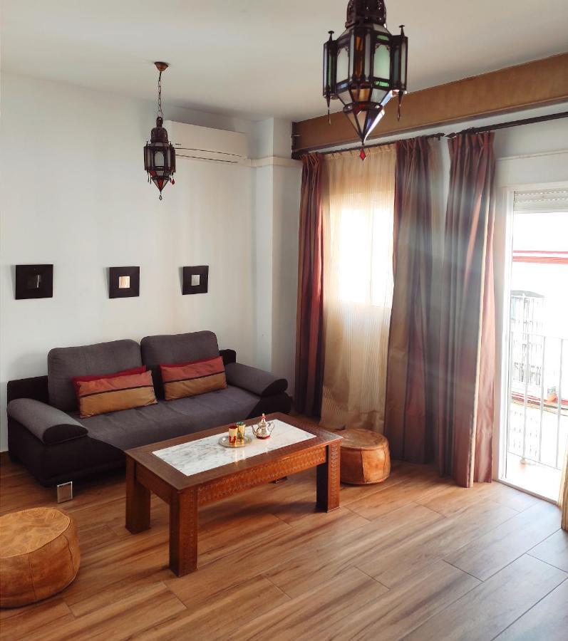 Puerta Real Apartamentos Севиля Екстериор снимка