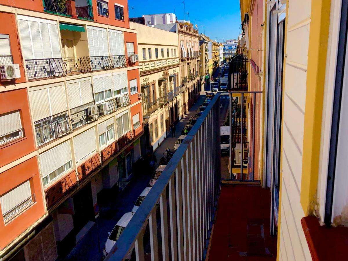 Puerta Real Apartamentos Севиля Екстериор снимка
